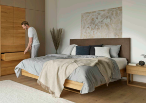 Schwerelos traeumen auf dem Bett das Leichtigkeit neu definiert