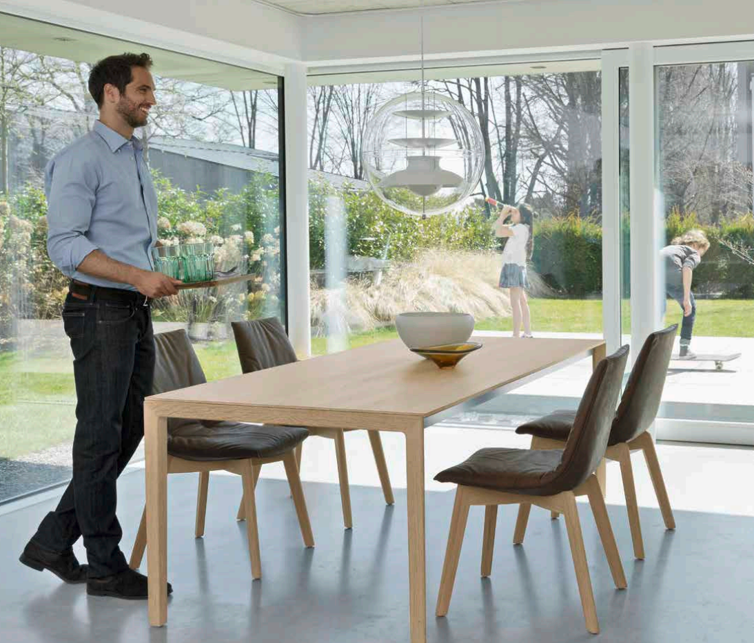Reduktion, die begeistert: Der tak Tisch 1 Reduktion die begeistert Der tak Tisch